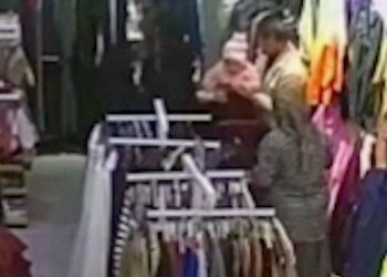 Bebeğin hayatını Heimlich manevrasıyla kurtardı