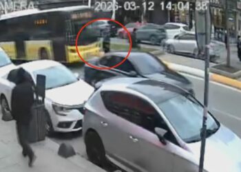 Sultanbeyli'de İETT otobüsünün çarptığı yaya ağır yaralandı; kaza anı kamerada