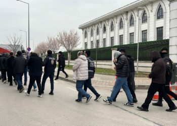 Kocaeli merkezli dolandırıcılık operasyonu; 25 şüpheli adliyede