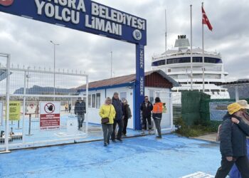 Amasra'ya kruvaziyerle 2026 yılının ilk turistleri geldi