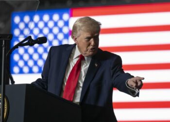 Trump: İran'ın rejimini askeri, ekonomik ve diğer yollarla yok ediyoruz