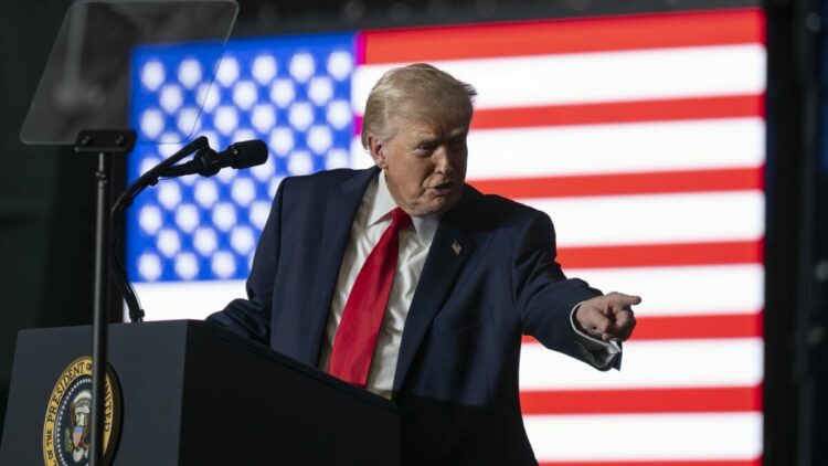 Trump: İran'ın rejimini askeri, ekonomik ve diğer yollarla yok ediyoruz