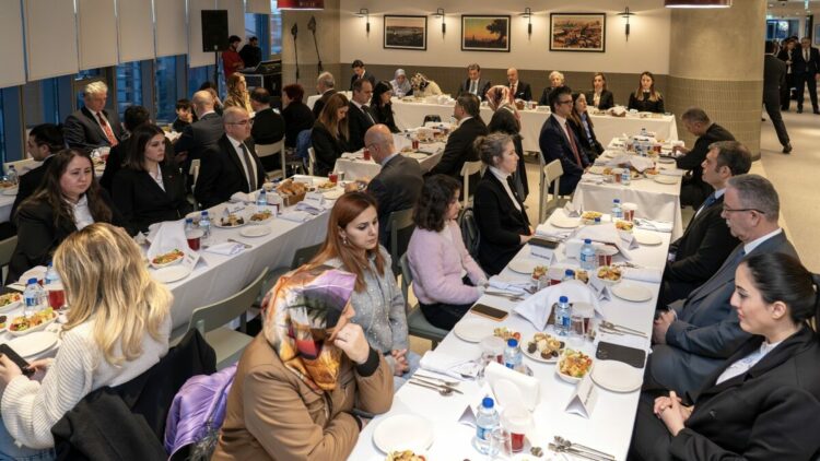 OYAK yönetimi, şehit aileleriyle iftar programında bir araya geldi