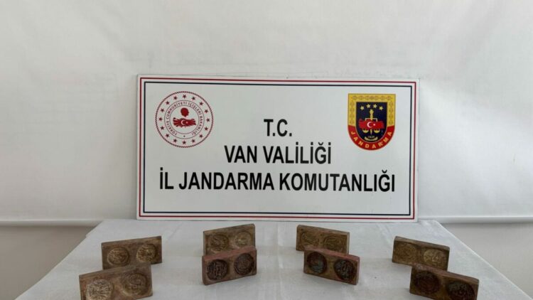 Van'da 3,5 milyon TL değerinde tarihi eserler ele geçirildi