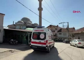 Cuma namazı sırasında rahatsızlanıp öldü