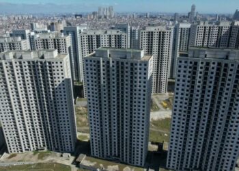 Esenyurt'ta 15 yıldır inşaatı süren gökdelenleri yapan şirkete soruşturma; kayyım atandı