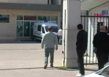 Bariyerlere çarpan motosiklet sürücüsü öldü