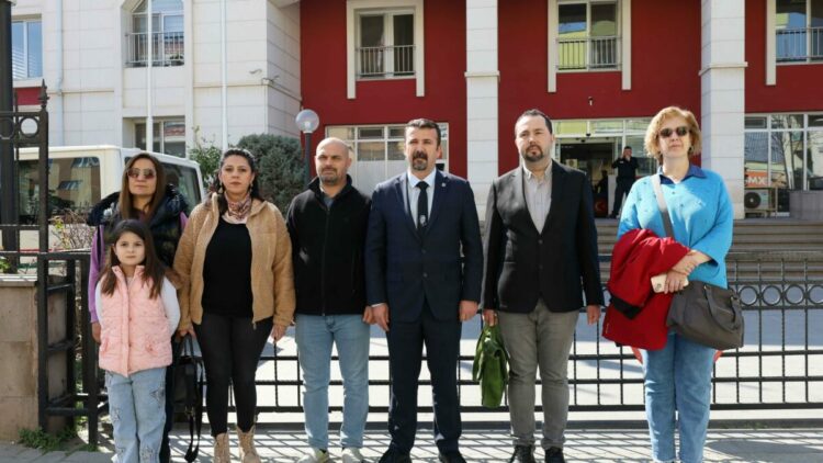 Manisa'da okulda Atatürk'e hakaret ettiği ileri süren öğretmen gözaltında