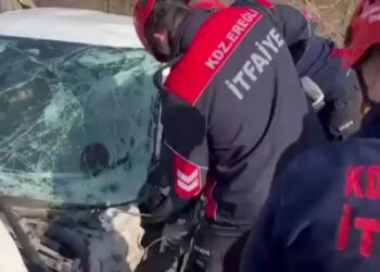 İşçi servisi ile otomobil çarpıştı: 13 yaralı