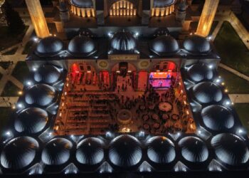 Restorasyonun ardından ibadete açılan Selimiye Cami avlusunda iftar