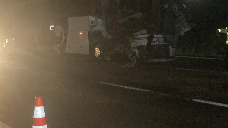 Ankara'da yolcu otobüsü, TIR'a çarptı: 1 ölü, 15 yaralı