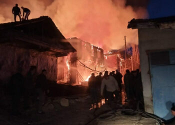 Çorum’da yangın; 2 ev ve 1 traktör kullanılamaz hale geldi