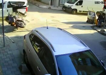 Esenler'de yine aynı noktada kaza; 1'i çocuk 2 yaralı