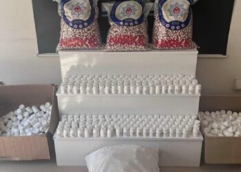 Otomobilde 52 bin 959 adet sentetik hap ele geçirildi; 2 tutuklama