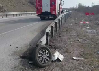 Çorum'da bariyere çarpan otomobilin sürücüsü yaralandı