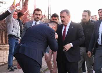 Destici: İran’ın gönderdiği füzelerin hesabı sorulur
