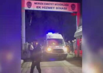 Mersin’de İl Emniyet Müdürlüğü ek binasında çıkan yangın söndürüldü
