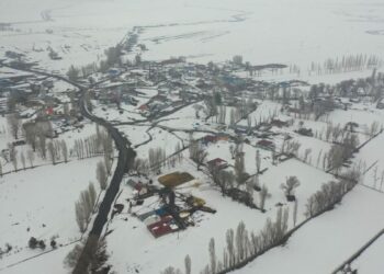 Kars’ta kar kalınlığı yarım metreyi geçti, köyler havadan görüntülendi