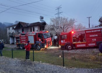 Evinde çıkan yangında dumandan zehirlenen kadın öldü