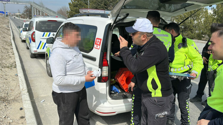Polisten kaçıp ters yöne giren ehliyetsiz motosiklet sürücüsüne 399 bin lira ceza