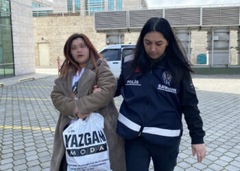 Eski sevgilisinin kız arkadaşını bıçakla yüzünden yaraladı