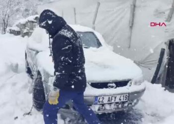 Van ve Hakkari’de 121 yerleşim yeri ulaşıma kapandı