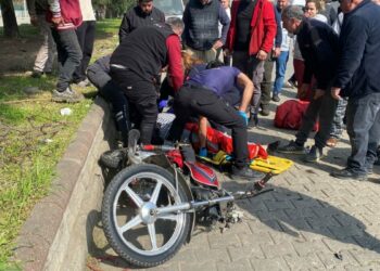 Aydın'da iki motosikletin karıştığı kaza kamerada; 1'i ağır, 3 yaralı