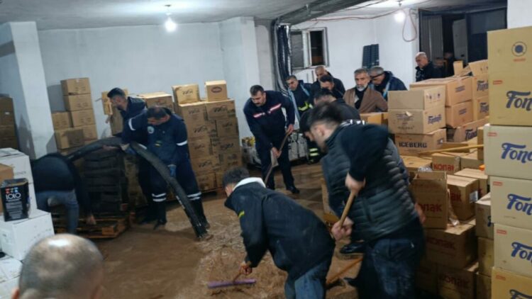 Siirt’te sağanak hayatı olumsuz etkiledi