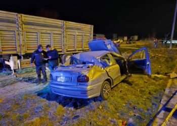 Otomobil ile hafif ticari araç çarpıştı: 5 yaralı