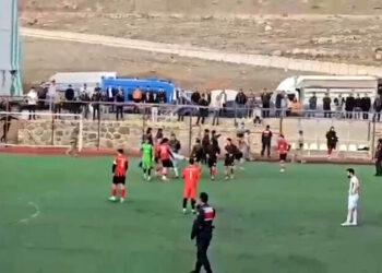 Afyon'da amatör maç sonrası saha karıştı