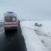 Kars'ta minibüs şarampole devrildi: 5 yaralı