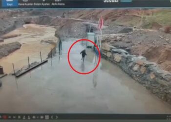 Şırnak’ta selden kaçış kamerada