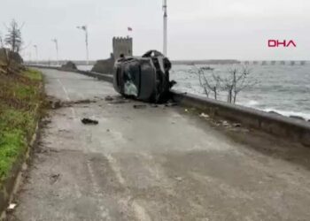 Kayganlaşan yolda otomobil takla attı
