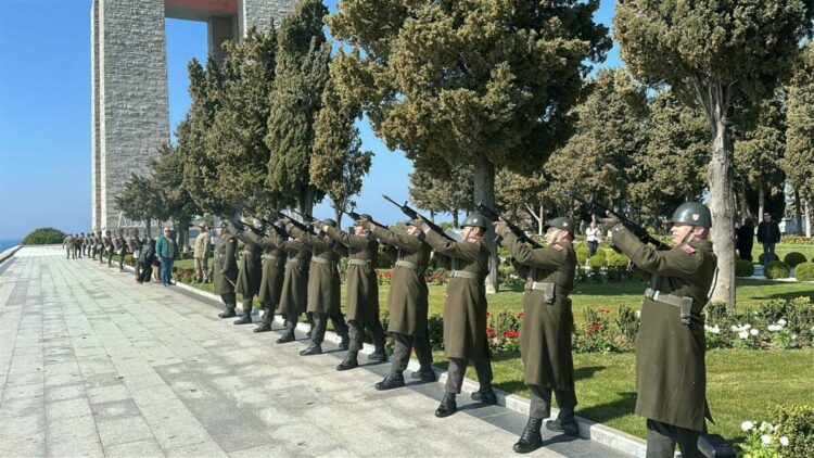 Şehitler Abidesi'ndeki 18 Mart törenlerinin genel provası yapıldı
