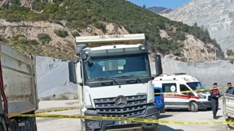 Maden ocağı şantiyesinde TIR'ın çarptığı personel öldü