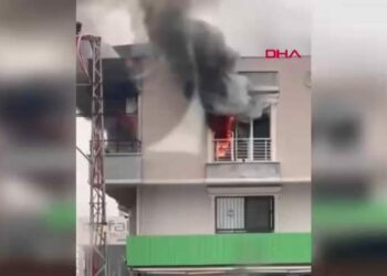 Batman'da apartman dairesi alev alev yandı