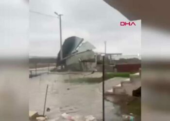 Mardin’de sağanak ve fırtına hayatı olumsuz etkiledi