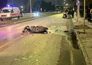 Minibüs ile motosiklet çarpıştı; 1 ölü, 1 yaralı