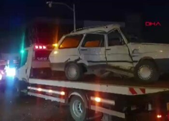 Kavşakta otomobil ile minibüs çarpıştı: 3 yaralı