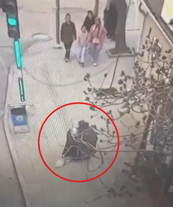 Dilencilik bahanesiyle çantanın kulpunu kesip cüzdan yağmalayan şüpheli tutuklandı