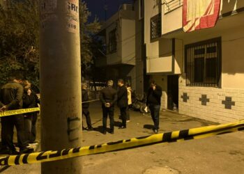 Silahlı kavgada sokaktan geçen genç kız öldü, 1 kişi de yaralı