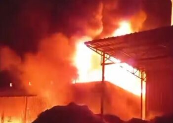 Yağ kazanı patlayan entegre tesisi, yangında kullanılamaz hale geldi