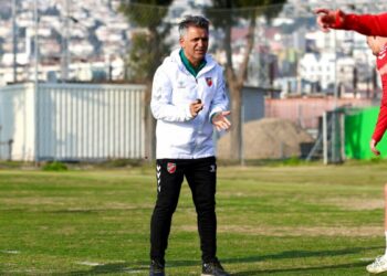 Karşıyaka'nın gözü final haftalarında