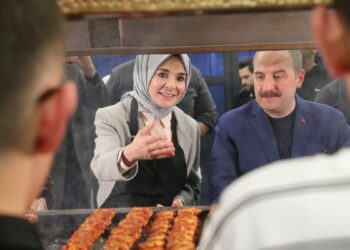 Bakan Göktaş, devlet korumasındaki çocuklarla iftarda buluştu