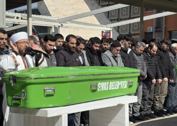 Aile içi kavgada öldürülen baba-oğul defnedildi