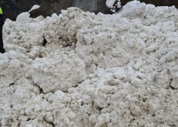 Çatak’ta çığ düştü; 1 mahalle ve 8 mezra ulaşıma kapandı