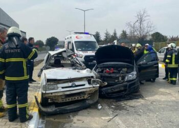 Otomobilin çarptığı kamyonetin sürücüsü öldü