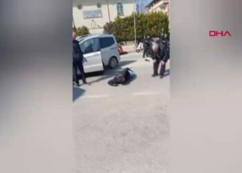 İnegöl'de hafif ticari araçla çarpışan motosikletin sürücüsü yaralandı
