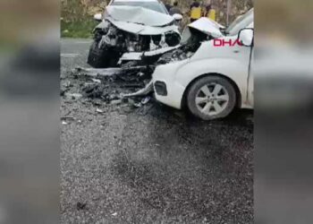 Diyarbakır’da hafif ticari araç ile cip çarpıştı: 6 yaralı