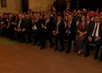 İzmir'de Azerbaycanlı sanatçıların katılımıyla Nevruz Bayramı kutlandı